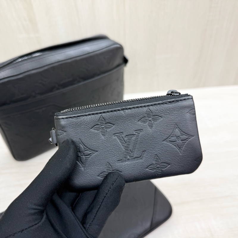 LV極新✨黑牛皮Trio黑武士郵差包M46602-15