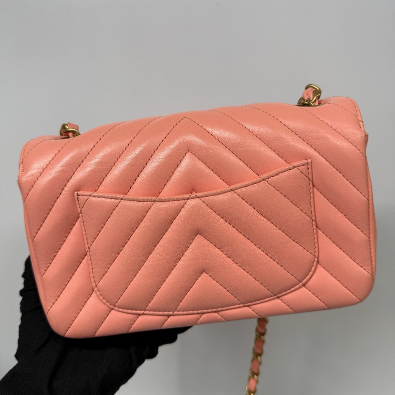 CHANEL 香奈兒 珊瑚粉羊皮鍊條斜背包 LAMBSKIN CHEVRON-1