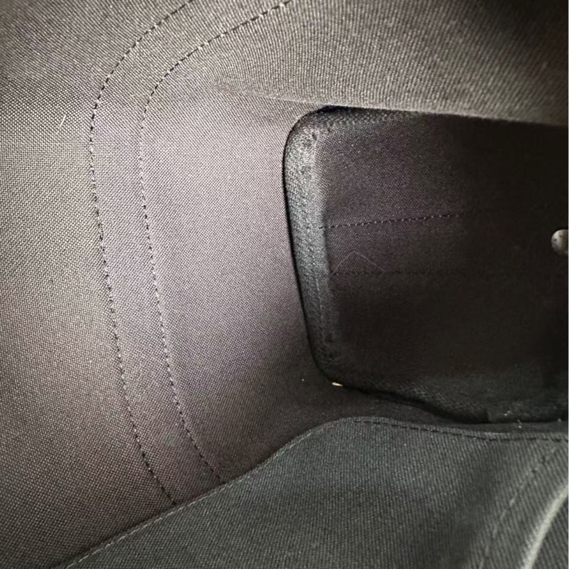Lv黑武士Keepall25 芯片款 銀扣 25*14*10 99新肩帶塵袋-6