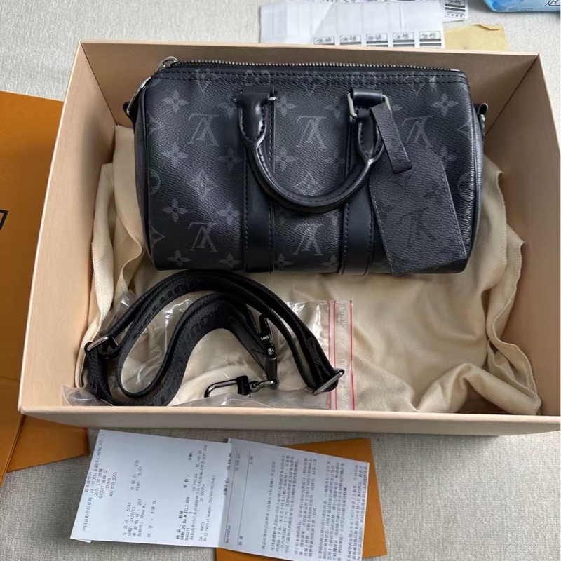 Lv黑武士Keepall25 芯片款 銀扣 25*14*10 99新肩帶塵袋-8