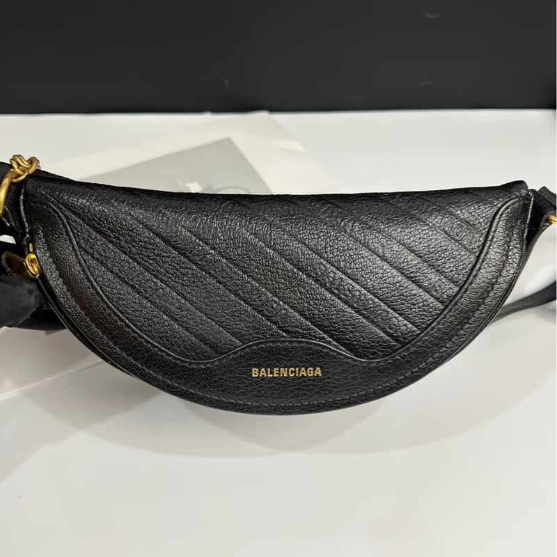 BALENCIAGA 黑色拉鍊腰包24*15*6 98新配件塵袋-0