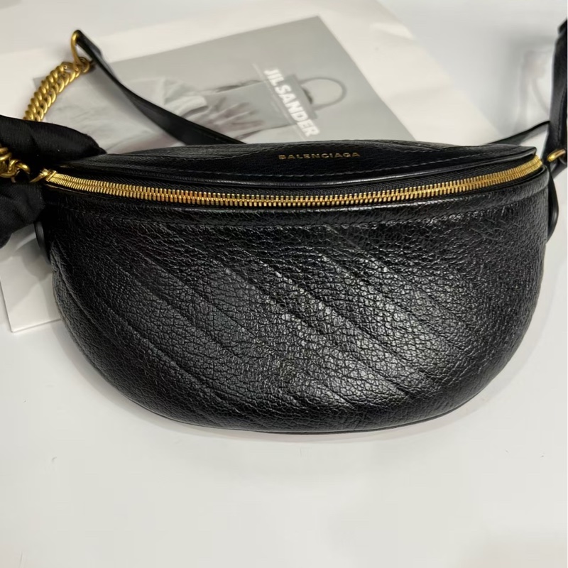 BALENCIAGA 黑色拉鍊腰包24*15*6 98新配件塵袋-1
