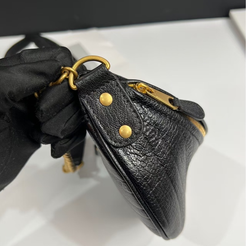 BALENCIAGA 黑色拉鍊腰包24*15*6 98新配件塵袋-3