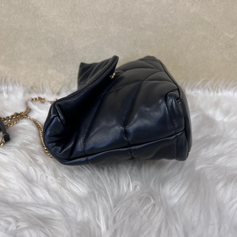 YSL 黑羊皮金釦Puffer Mini信封下蓋肩斜背包-3
