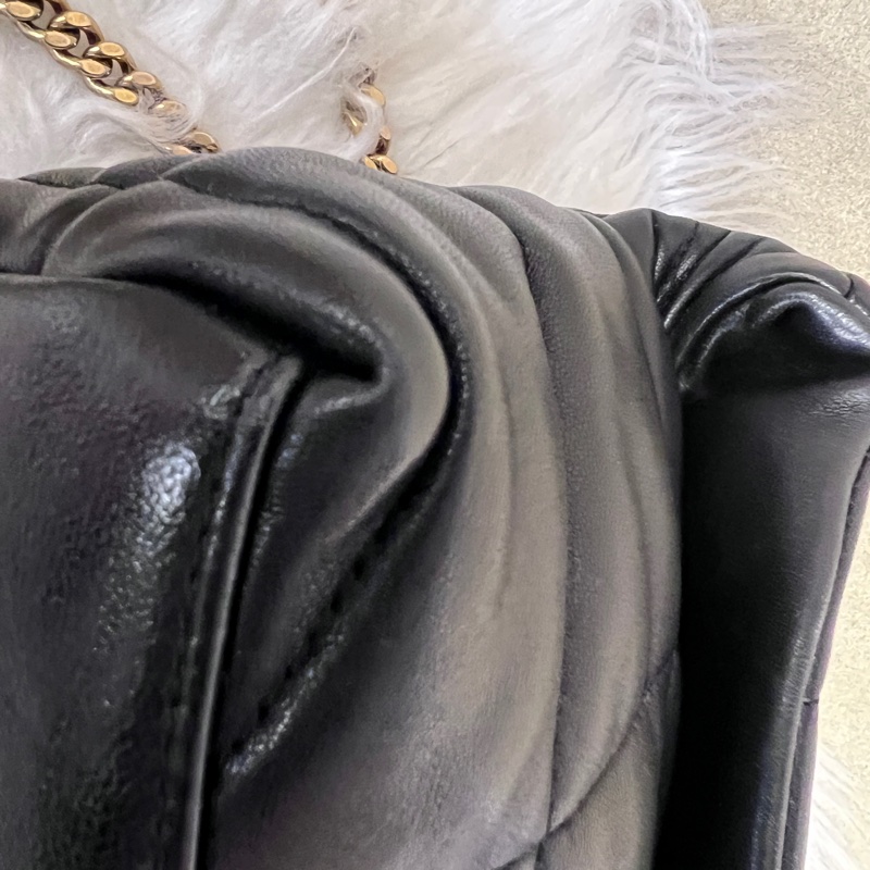 YSL 黑羊皮金釦Puffer Mini信封下蓋肩斜背包-7