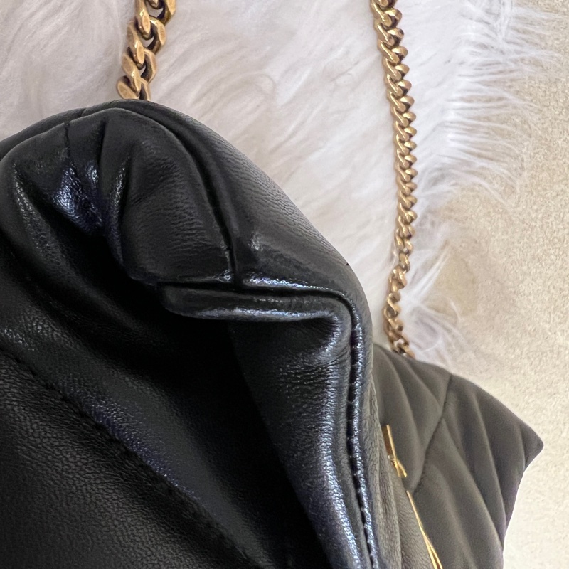 YSL 黑羊皮金釦Puffer Mini信封下蓋肩斜背包-11