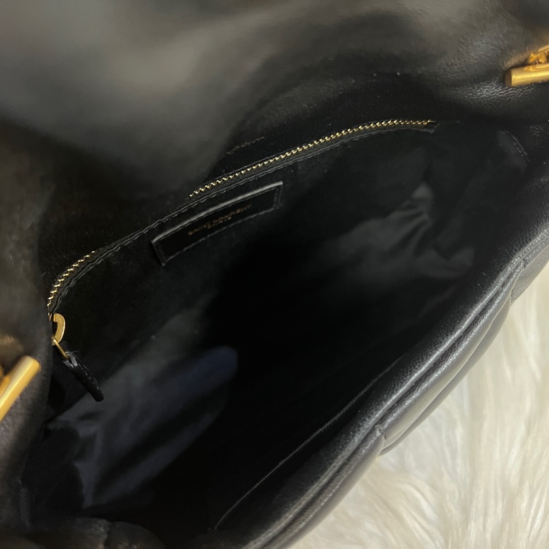 YSL 黑羊皮金釦Puffer Mini信封下蓋肩斜背包-12