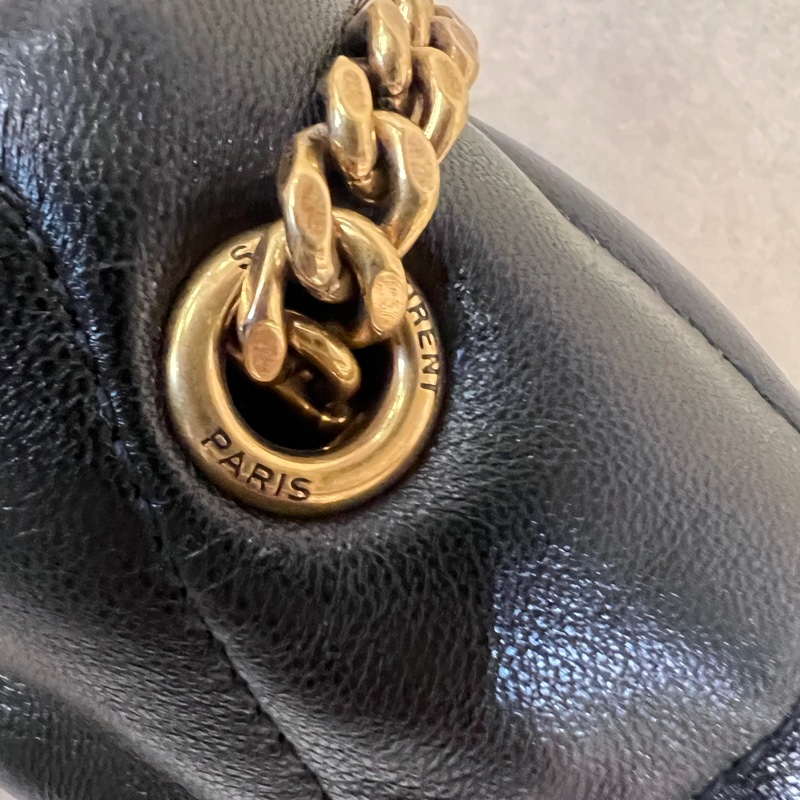 YSL 黑羊皮金釦Puffer Mini信封下蓋肩斜背包-19