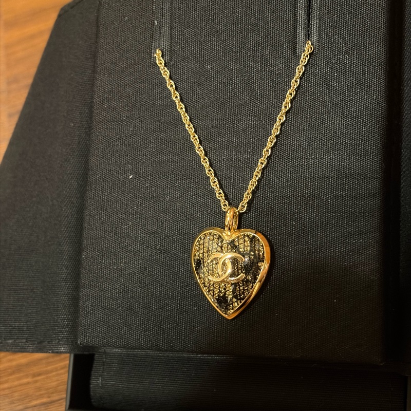 CHANEL 黑色蕾絲復古愛心項鍊-2