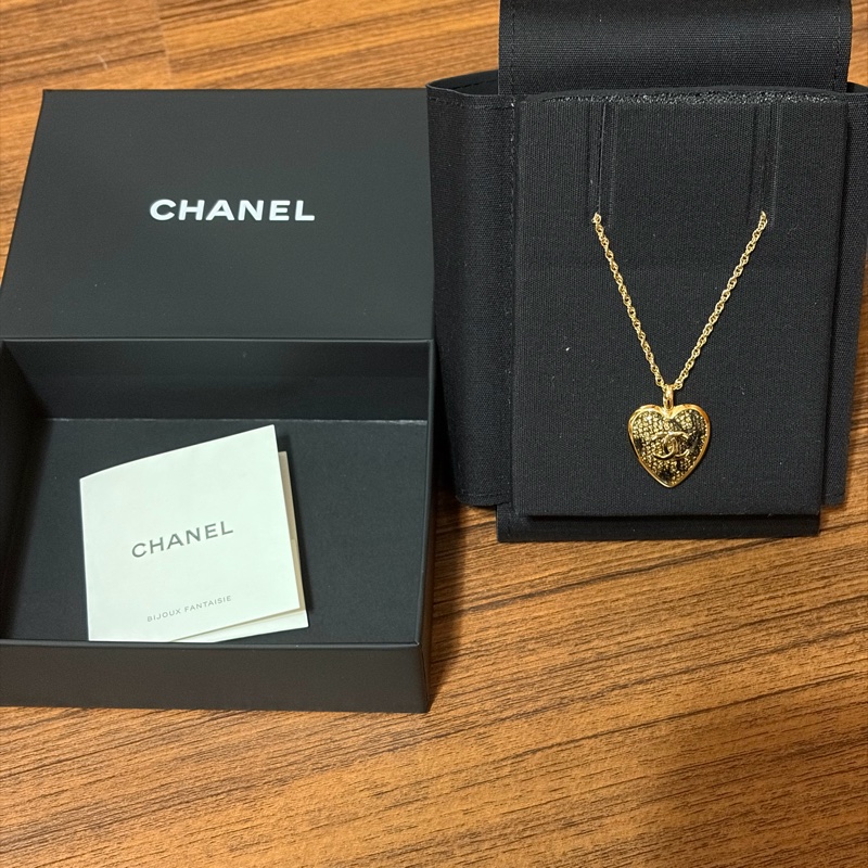 CHANEL 黑色蕾絲復古愛心項鍊-7
