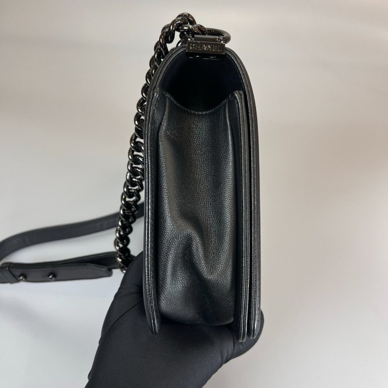 CHANEL BOY28 牛皮季節款側肩包 黑 保卡款24開-4