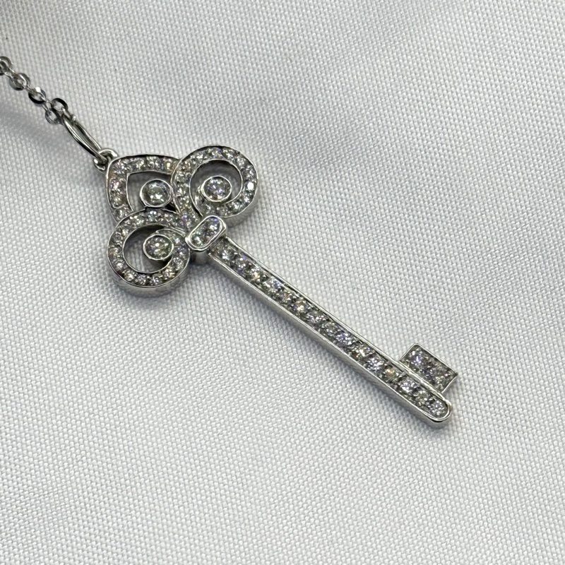 TIFFANY 蒂芬妮 Fleur de Lis Key 鳶尾花鑰匙密鑲鑽石項鍊 PT950-3