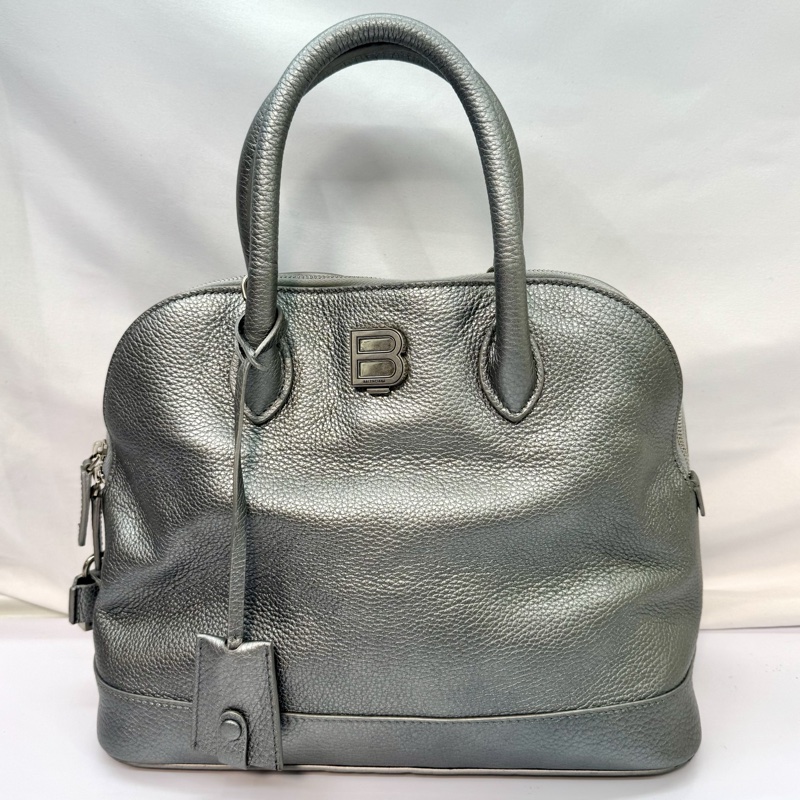 BALENCIAGA 巴黎世家 Ville 系列銀灰色顆粒小牛皮立體 B Logo 兩用保齡球包 PROJECTOR 672626-0
