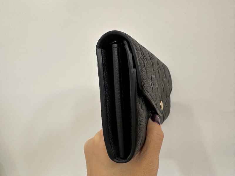 Lv 黑壓紋牛皮Sarah 16卡長夾-2