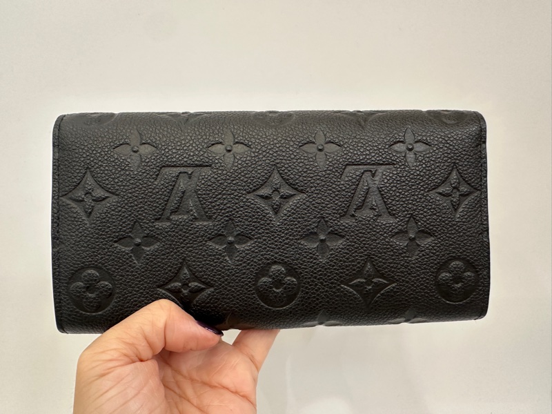Lv 黑壓紋牛皮Sarah 16卡長夾-4