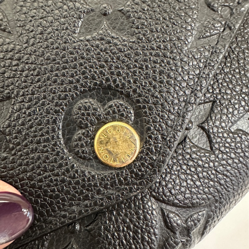 Lv 黑壓紋牛皮Sarah 16卡長夾-10