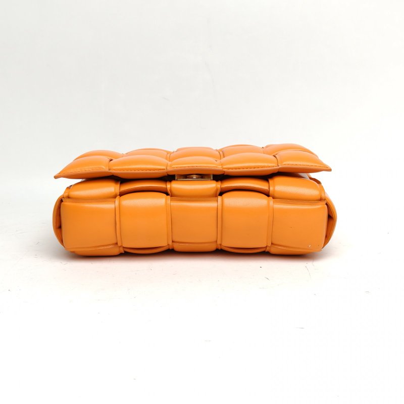 BOTTEGA VENETA CassettePadded加襯中號橘色羊皮肩背包-4