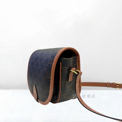 Y2039-CELINE TRIOMPHE中型凱旋門馬鞍包-3