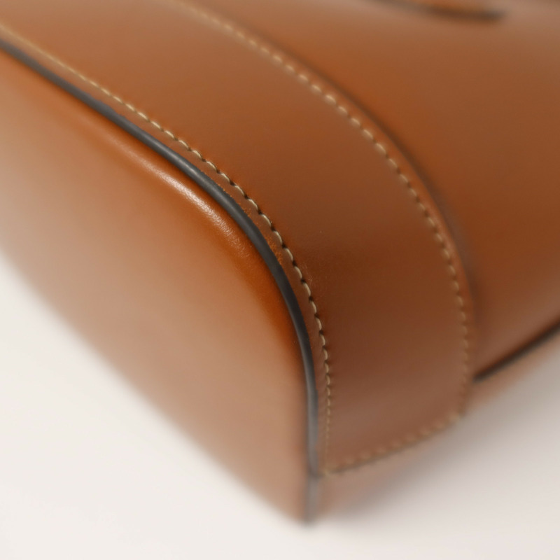 CELINE 牛皮皮革Small Cuir Triomphe Bucket金扣肩背袋-11