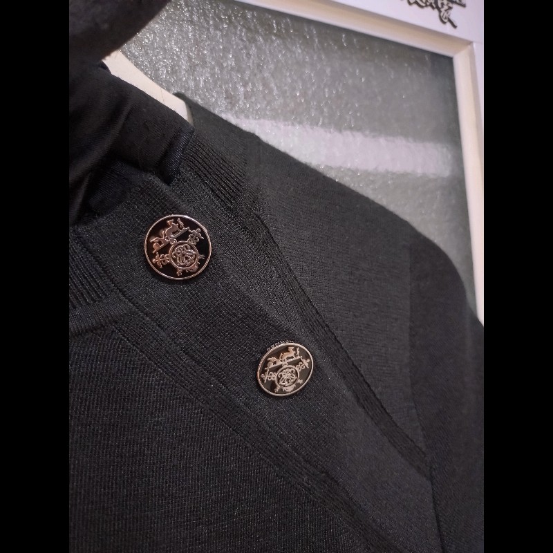 Hermes 黑色雙黑釦短袖上衣-2