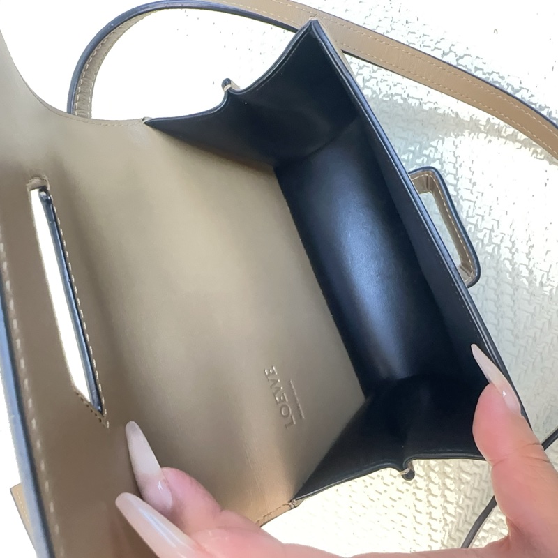 Loewe羅意威巴塞羅那Barcelona焦糖色三角包小號-5