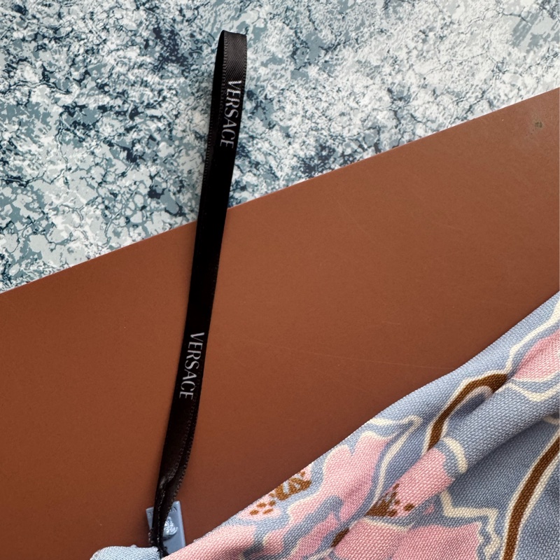 Versace 藍色粉花朵斜肩無袖上衣42號-8
