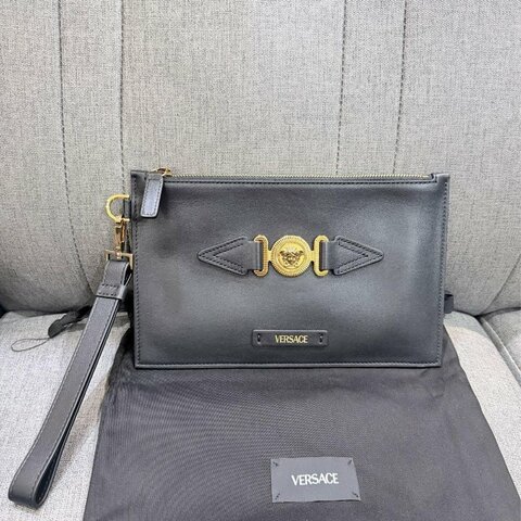 💎Han's house精品服飾💎 VERSACE 凡賽斯 女神頭 頂級黑牌 手拿包  原價 30500