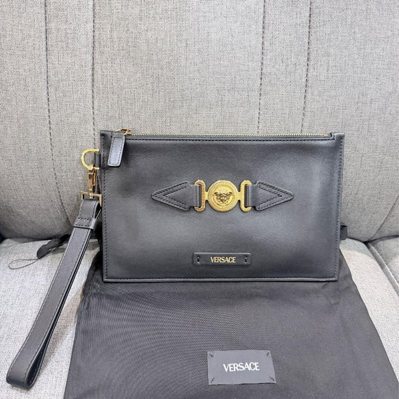 💎Han's house精品服飾💎 VERSACE 凡賽斯 女神頭 頂級黑牌 手拿包  原價 30500-0