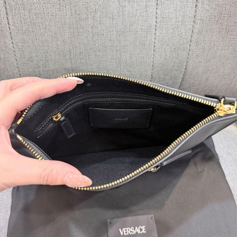 💎Han's house精品服飾💎 VERSACE 凡賽斯 女神頭 頂級黑牌 手拿包  原價 30500-2
