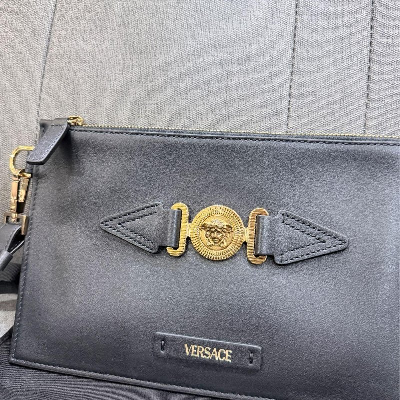 💎Han's house精品服飾💎 VERSACE 凡賽斯 女神頭 頂級黑牌 手拿包  原價 30500-9