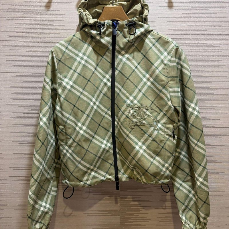 💎Han's house精品服飾💎Burberry 格紋 刺繡 戰馬 防水 尼龍 雙面 風衣 連帽 外套 原價59000-1