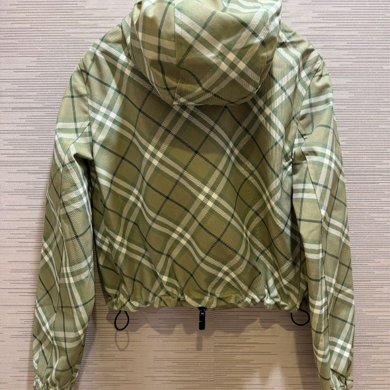 💎Han's house精品服飾💎Burberry 格紋 刺繡 戰馬 防水 尼龍 雙面 風衣 連帽 外套 原價59000-2