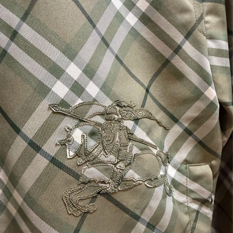 💎Han's house精品服飾💎Burberry 格紋 刺繡 戰馬 防水 尼龍 雙面 風衣 連帽 外套 原價59000-5