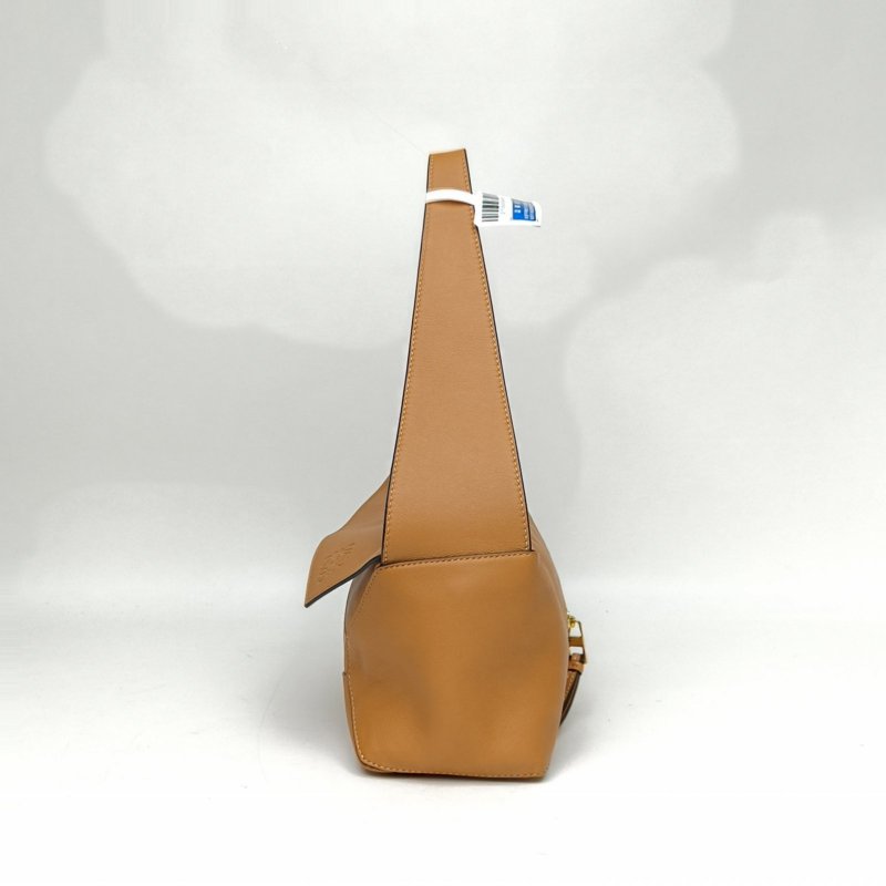 LOEWE Puzzle幾何包hobo棕色牛皮金扣肩背包-1