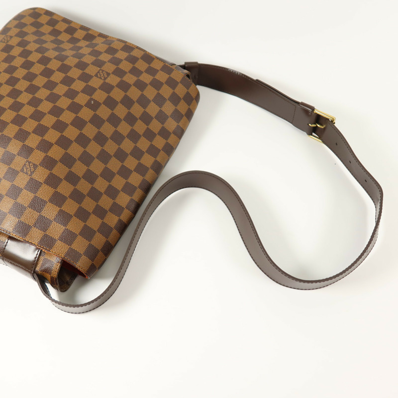 LOUIS VUITTON Damier Bastille金扣肩背袋-8