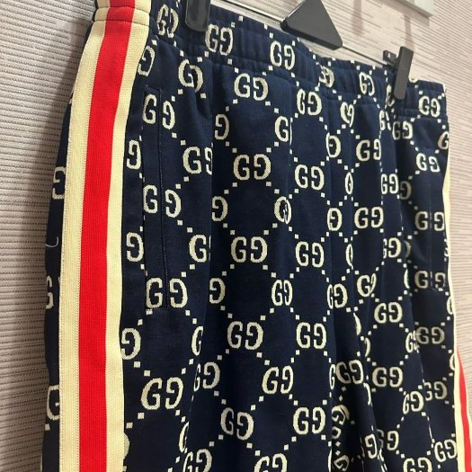 💎Han's house精品服飾💎GUCCI 古馳 GG 滿版 短褲 原價38000-1