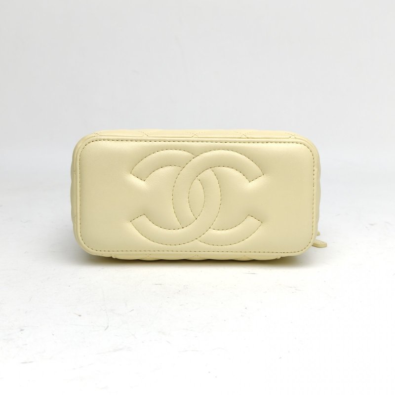CHANEL 長盒子化妝包黃色羊皮鐳射標金扣寶石鏈條肩背包-4