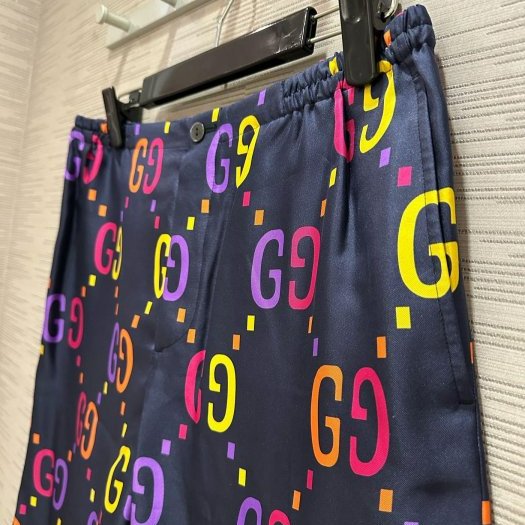 💎Han's house精品服飾💎GUCCI 滿版 老花 真絲 短褲 義大利製 現貨 52 原價41500-2
