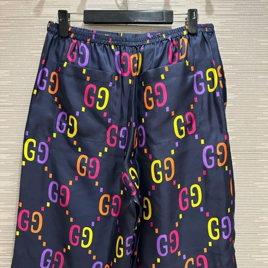 💎Han's house精品服飾💎GUCCI 滿版 老花 真絲 短褲 義大利製 現貨 52 原價41500-3