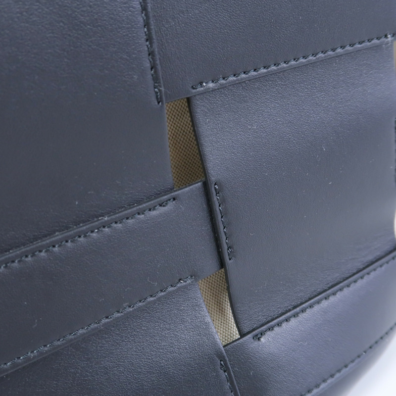 BURBERRY 牛皮皮革Foster Bucket Bag肩背袋-15
