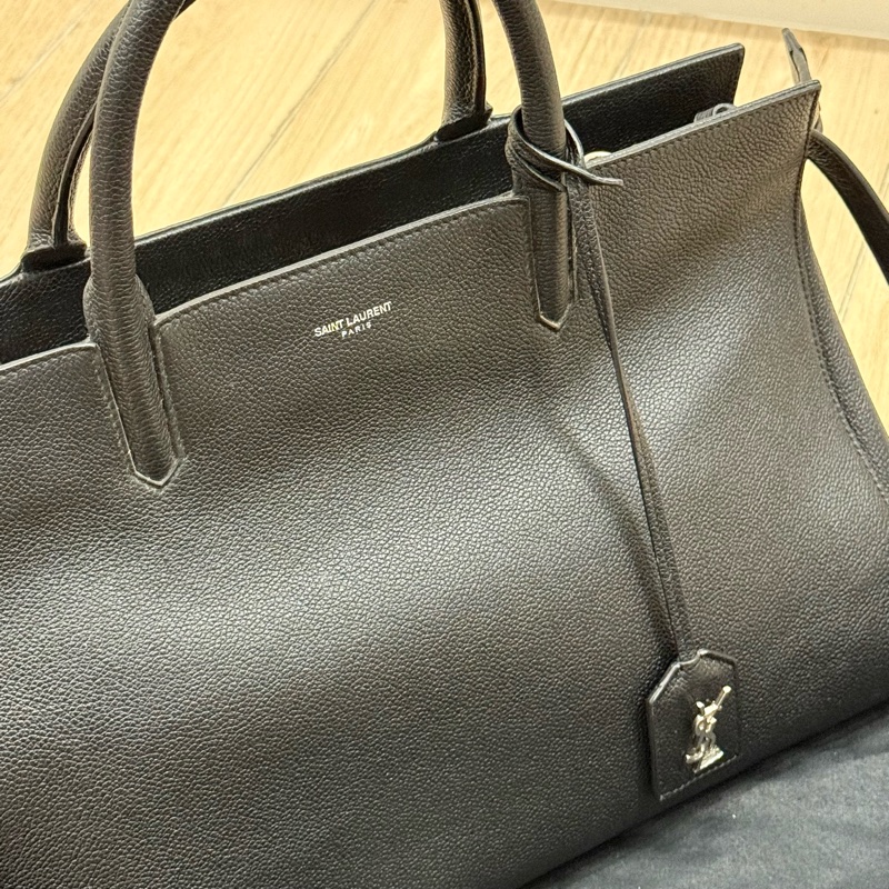 YSL 中型 Cabas Rive Gauche 黑色顆粒紋牛皮手提肩背包-2