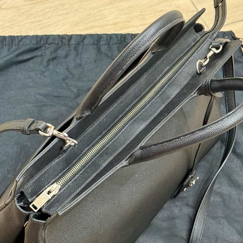 YSL 中型 Cabas Rive Gauche 黑色顆粒紋牛皮手提肩背包-3