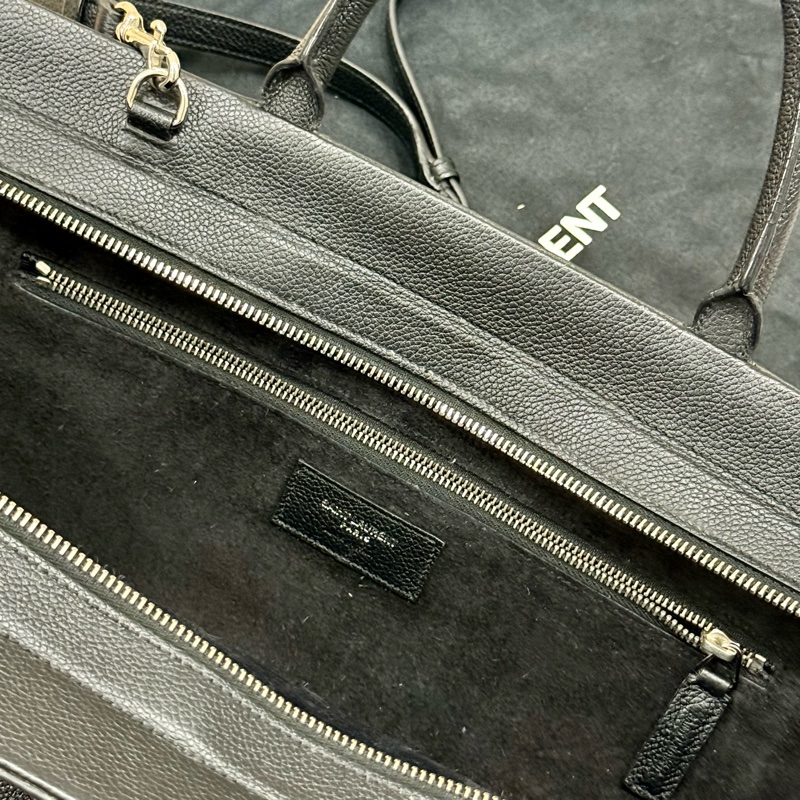YSL 中型 Cabas Rive Gauche 黑色顆粒紋牛皮手提肩背包-6