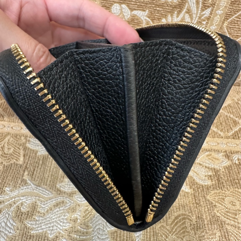 LV 黑牛皮壓紋金釦ㄇ拉零錢包M60574-6
