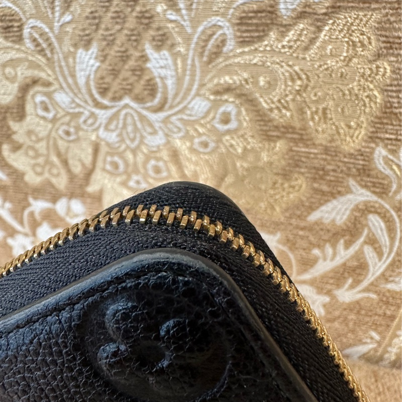 LV 黑牛皮壓紋金釦ㄇ拉零錢包M60574-10