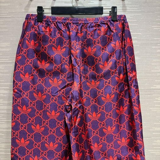 💎Han's house精品服飾💎GUCCI 古馳 聯名 愛迪達 adidas 滿版 GG 100%真絲 短褲 現貨 50 原價40600-1