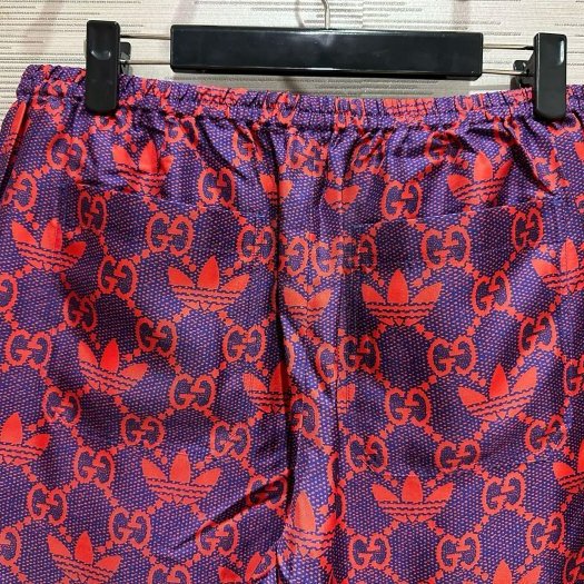 💎Han's house精品服飾💎GUCCI 古馳 聯名 愛迪達 adidas 滿版 GG 100%真絲 短褲 現貨 50 原價40600-4
