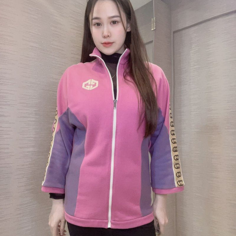 💎Han's house精品服飾💎 GUCCI LOGO 外套  現貨 青年款-1