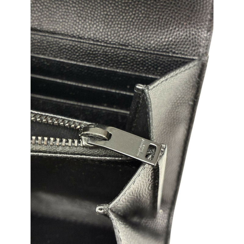 黑色 粒面壓紋 牛皮 Cassandre 大型 翻蓋錢包 扣式 長夾【SAINT LAURENT YSL 聖羅蘭】 372264-5