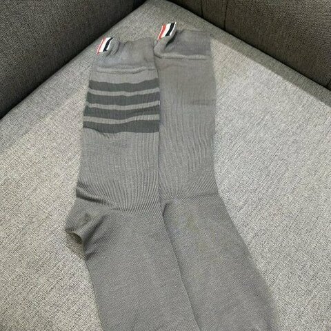 💎Han's house精品服飾💎 Thom Browne TB 4槓 中筒襪子 英國製 現貨 原價6000